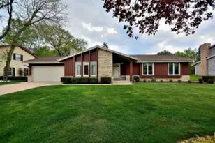 W224N2618 Ridgewood Ln, Pewaukee, WI 53186 - Photo 1
