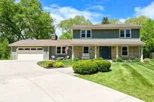 10333 N Versailles Ct, Mequon, WI 53092 - Photo 1