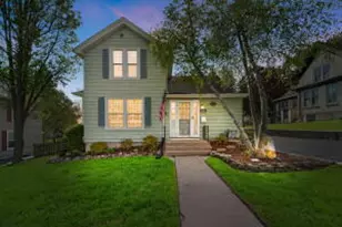 424 James St, Burlington, WI 53105 - Photo 1