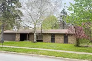 W75N800 Tower Ave, Cedarburg, WI 53012 - Photo 1