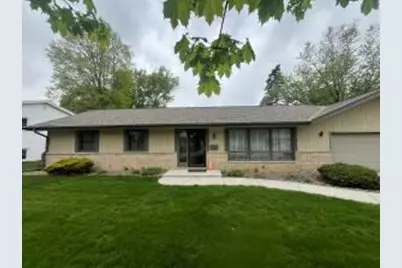 916  Lynne Dr, Waukesha, WI 53186 - Photo 1