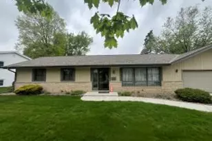 916 Lynne Dr, Waukesha, WI 53186 - Photo 1