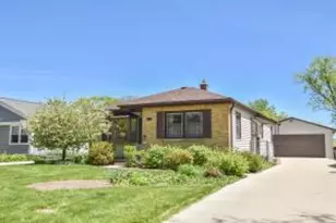 4642 N 101st St, Wauwatosa, WI 53225 - Photo 1