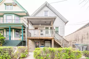 1016 E Land Pl, Milwaukee, WI 53202 - Photo 1