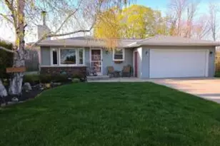 424 Van Buren Rd, Howards Grove, WI 53083 - Photo 1