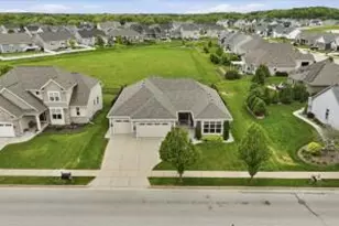1460 Prairie Creek Blvd, Oconomowoc, WI 53066 - Photo 1
