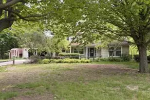 3084 Rolaine Pkwy, Hartford, WI 53027 - Photo 1