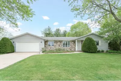 611  Maple Crest Ln, Watertown, WI 53094 - Photo 1