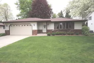 2104 Camelot Blvd, Sheboygan, WI 53081 - Photo 1