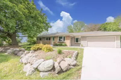 1401 S Westbrooke Pkwy, New Berlin, WI 53146 - Photo 1