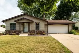 1704 Mohawk Ln, Waukesha, WI 53186 - Photo 1