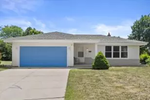 7360 W Brunn Dr, Franklin, WI 53132 - Photo 1