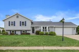 1128 Lake Park Dr, Pewaukee, WI 53072 - Photo 1