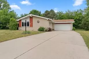 13955 W Forest Knoll Ct, New Berlin, WI 53151 - Photo 1