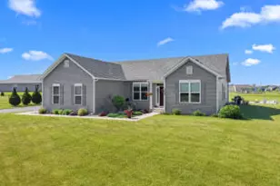 463 Chasefield Dr, Williams Bay, WI 53191 - Photo 1