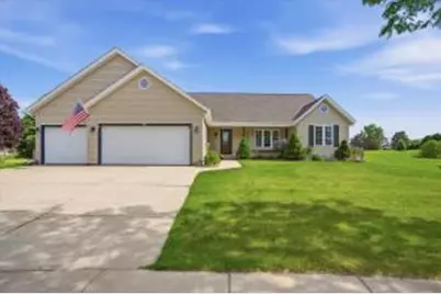 944  Bluebird Ct, Hartford, WI 53027 - Photo 1