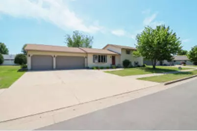 912  Packer Dr, Holmen, WI 54636 - Photo 1
