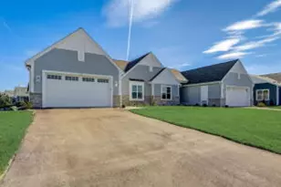 1374 Prairie Creek Cir, Oconomowoc, WI 53066 - Photo 1