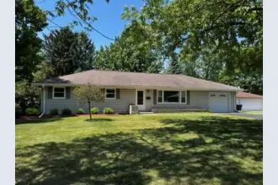 921  Robins Ln, Mukwonago, WI 53149 - Photo 1