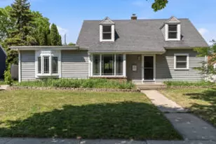 219 Summit Dr, Port Washington, WI 53074 - Photo 1