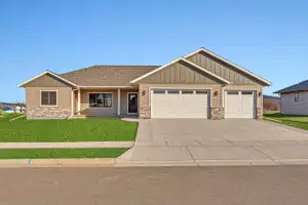 935 Crockett Dr, Holmen, WI 54636 - Photo 1