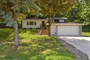514 Oak Forest Dr, Onalaska, WI 54650 - Photo 1