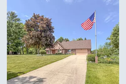 W274N4237  Clara Ct, Pewaukee, WI 53072 - Photo 1