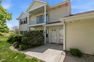 727 Wood River Ct, West Bend, WI 53095 - Photo 1