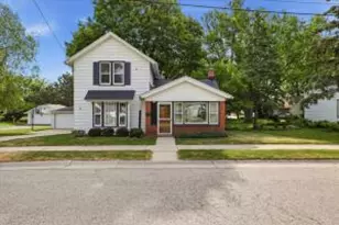 354 Prospect Ave, Hartland, WI 53029 - Photo 1