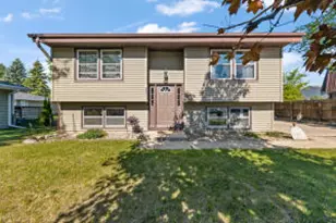 855 Lois Ct, Hartford, WI 53027 - Photo 1