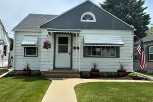 3906 S Kirkwood Ave, Saint Francis, WI 53235 - Photo 1