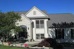 118 Manchester Dr, Waukesha, WI 53188 - Photo 1
