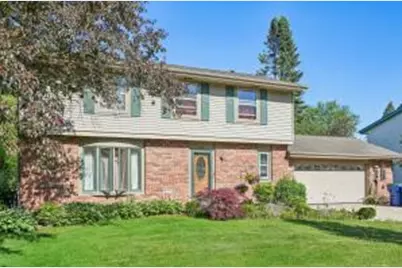 205  Fox Glen Rd, Fredonia, WI 53021 - Photo 1