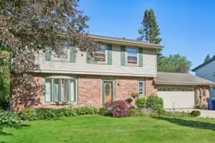 205 Fox Glen Rd, Fredonia, WI 53021 - Photo 1