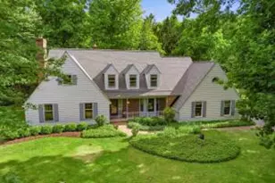 304 Fieldstone Rd, Delafield, WI 53018 - Photo 1