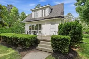 7531 N Lake Dr, Fox Point, WI 53217 - Photo 1