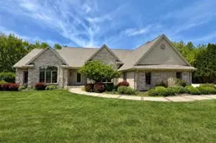W291S5245 Ridgefield Rd, Genesee, WI 53189 - Photo 1
