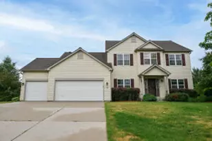400 Cedar Bluffs Ct, Slinger, WI 53086 - Photo 1