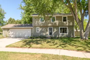 519 Greenfield Dr, Grafton, WI 53024 - Photo 1