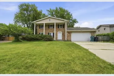 N83W18025  Le Mons Dr, Menomonee Falls, WI 53051 - Photo 1