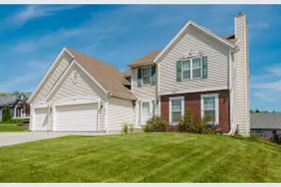 3944 W Valley View Dr, Franklin, WI 53132 - Photo 1