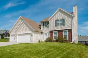 3944 W Valley View Dr, Franklin, WI 53132 - Photo 1