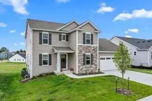 192 Sapphire Ln, Saukville, WI 53080 - Photo 1