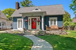 1010 St Clair St, Manitowoc, WI 54220 - Photo 1