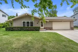 1139 Dogwood Ln, Waukesha, WI 53189 - Photo 1