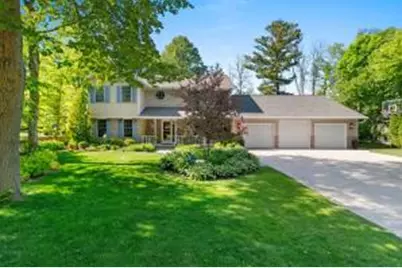 602  Wild Oak Dr, Manitowoc, WI 54220 - Photo 1