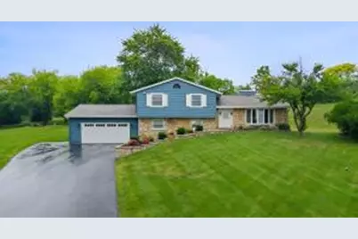 W271N4780  Greenhill Ct, Pewaukee, WI 53072 - Photo 1