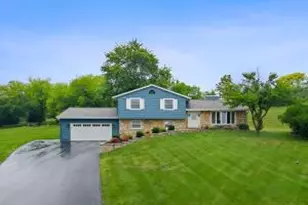 W271N4780 Greenhill Ct, Pewaukee, WI 53072 - Photo 1