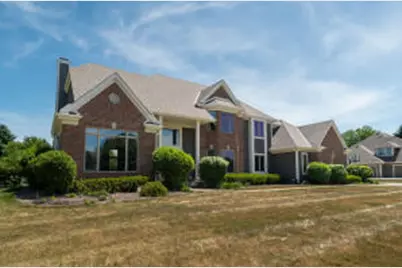 W289N3752  Huntsman Ct, Delafield, WI 53072 - Photo 1