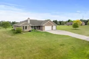 5177 Catalina Ct, Manitowoc Rapids, WI 54220 - Photo 1